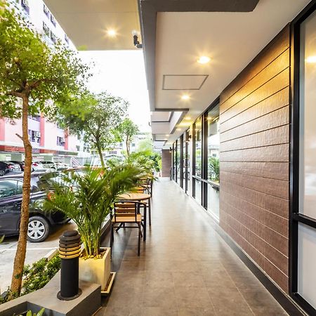 Aliz Hotel Нонтабури Екстериор снимка