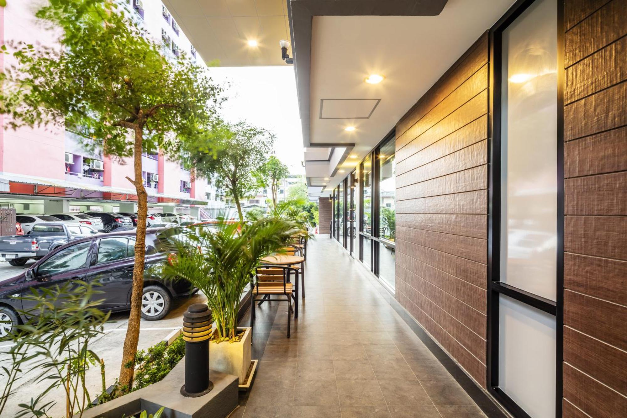 Aliz Hotel Нонтабури Екстериор снимка